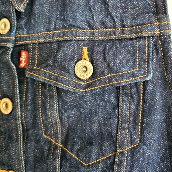 Levi's Premium Point Collar Sleeveless Denim Vest - Picture 12 of 16